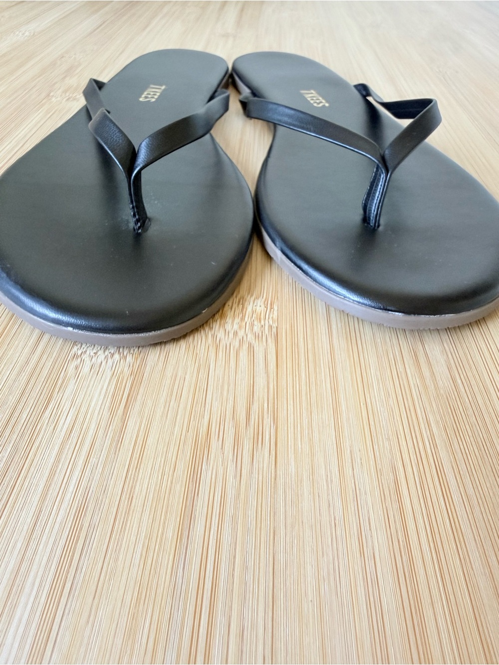 Tkees Black Leather Flip Flops Size 10 - Picture 2 of 4